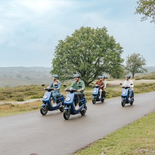 1.Scooter-rijden-Natures-Gift-personen-veluwe-actief-uitje-in-de-natuur-groen-sportief-vrienden-belevenis-electrisch