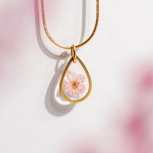 Veerkracht hanger en ketting roze