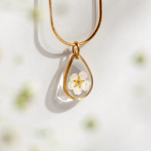 Veerkracht hanger en ketting wit