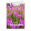 wenskaart fijne verjaardag met roze bloemenveld op achtergrond