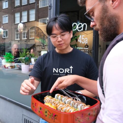 3.Vegan-food-tour-Rotterdam-natures-gift-duurzaam-cadeau-sustainable-gift-card-duurzaamheid-natuur-geschenk-gifts-impact.